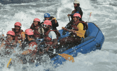 Rafting en aguas bravas en Kithulgala