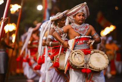 Calendario de la procesión Kandy Esala Perahera 2026